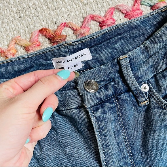 Good American Good Legs Crop Distressed Jean - Picture 3 of 10